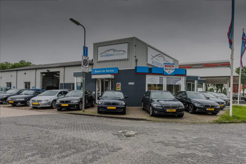 Het pand van Autobedrijf Dekkers aan het Westeind 1 in Rosmalen